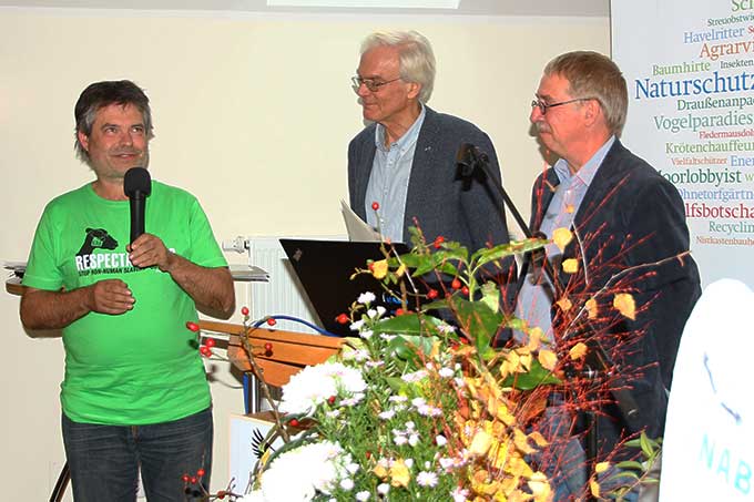 Ausgezeichnet mit der Silbernen Ehrennadel: Andreas Hinz, Vorsitzender NABU Petershagen/Eggersdorf