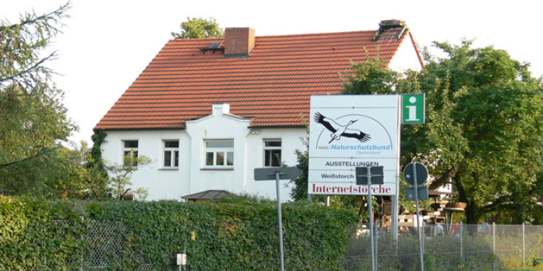 Hinweisschild Weißstorchzentrum Vetschau - Foto: Martina Hein