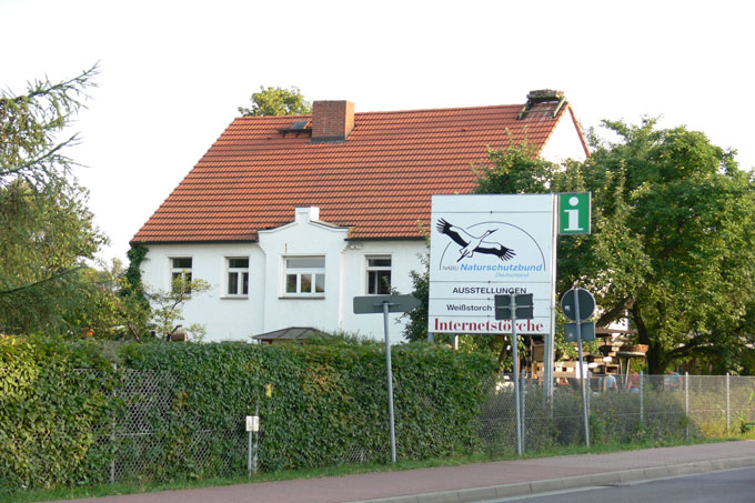 Hinweisschild Weißstorchzentrum Vetschau - Foto: Martina Hein