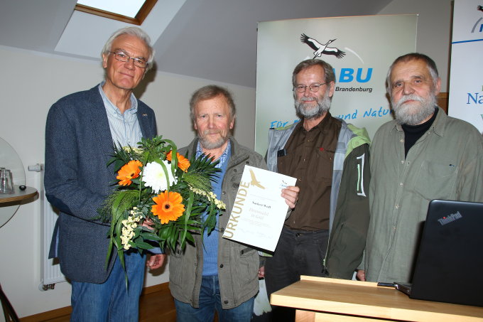 Gratulaion für Norbert Wedl, der die Goldene Ehrennadel erhielt / v.l.n.r.: Friedhelm Schmitz-Jersch, Norbert Wedl, Gerd Haase, Gerhard Grützmacher
