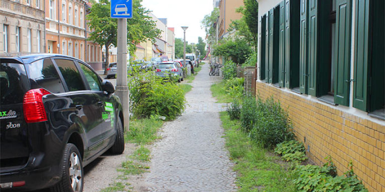 Grün im Straßenraum - Foto: Helge May